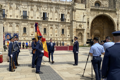 Jura de bandera civil en León. A. CALVO
