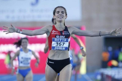 Marta García dio una lección de calidad en los 5.000 metros... con medalla de oro incluida. RFEA/MIGUÉLEZ
