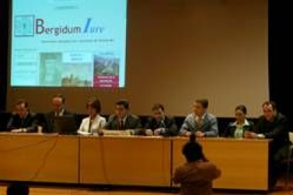 Los responsables de Bergidum Iure, ayer en Caja España, en la presentación oficial de la asociación