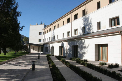 El Parador de Villafranca ha reabierto sus puertas tras el parón invernal. L. DE LA MATA