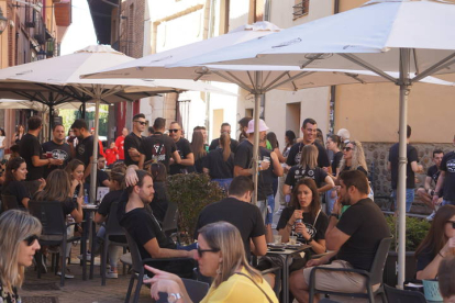 El Día de las Peñas prolonga la resaca festiva de San Froilán. JONATHAN NOTARIO.