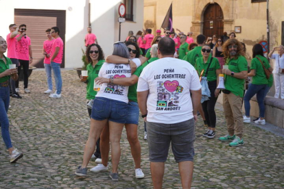 El Día de las Peñas prolonga la resaca festiva de San Froilán. JONATHAN NOTARIO.