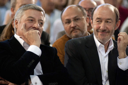 Blanco y Rubalcaba juntos ayer, en Ourense.