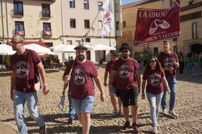 El Día de las Peñas prolonga la resaca festiva de San Froilán. JONATHAN NOTARIO.