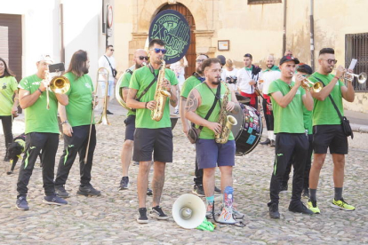 El Día de las Peñas prolonga la resaca festiva de San Froilán. JONATHAN NOTARIO.