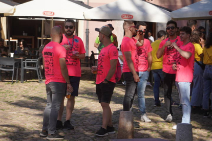 El Día de las Peñas prolonga la resaca festiva de San Froilán. JONATHAN NOTARIO.