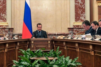 El primer ministro Dmitri Medvedev, presidiendo una reunión del Gobierno que celebró la decisión del TAS.