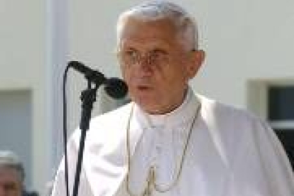 El Papa Benedicto XVI pronuncia un discurso