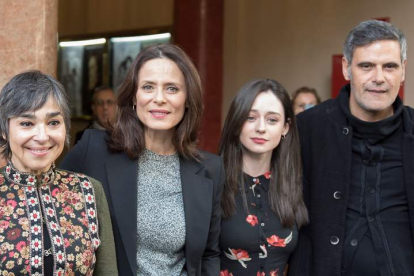 Los actores María Isabel Díaz Lago, Aitana Sánchez-Gijón, Elena Rivera y Roberto Enríquez. JORGE GIL