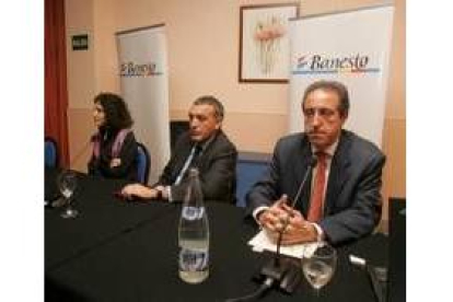 Un momento de la jornada financiera, ayer tarde en el Ponferrada Plaza