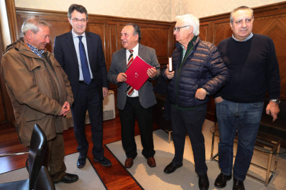 Marcelino Fernández, Juan Martínez Majo, Miguel Ángel Fernández, David Gustavo López y Adolfo Alonso Ares.