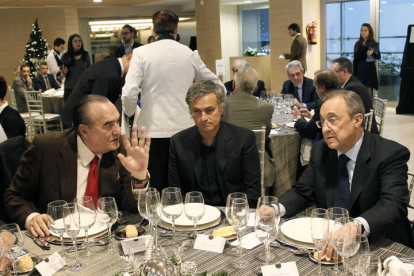 Fernández Tapias, Mourinho y Florentino Pérez, en una imagen de archivo. PACO CAMPOS