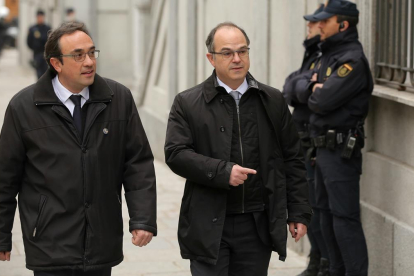 Los exconsellers Josep Rull (izquierda) y Jordi Turull, el pasado marzo, cuando acudieron a declarar en el Tribunal Supremo. /