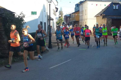 La cita aunó a veteranos, jóvenes, hombres y mujeres sobre 10 kilómetros.