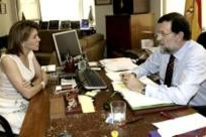 María Dolores de Cospedal se estrenó como secretaria general del PP reuniéndose con Rajoy en la sede
