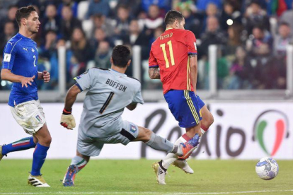 Vitolo ha aprovechado este error de Buffon para adelantar a España.