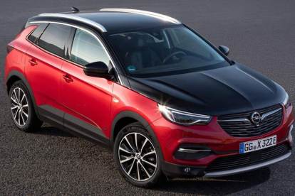 Preciosista en lo estético e innovador en lo tecnológico, el Grandland X Hybrid4 ‘arranca’ la electrificación en Opel.