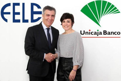 El presidente de la Fele, Javier Cepedano, y la directora territorial de Unicaja Banco, Margarita Serna.