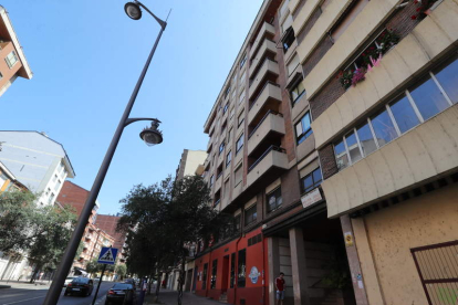El piso que el Ayuntamiento ha heredado en Ponferrada está en General Vives. ANA F. BARREDO