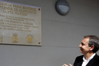 El ex presidente del Gobierno José Luis Rodríguez Zapatero asiste a la inauguración de la ampliación de la residencia de mayores y enfermos de Alzheimer de Santa Marina del Rey.