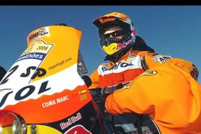 Sainz no es el único español protagonista en el rally. Marc Coma (en la foto) e Isidro Esteve aspiran al triunfo en motos.