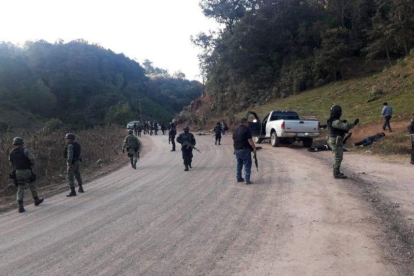 Las fuerzas federales en el sitio del enfrentamiento entre dos grupos armados en el estado de Guerrero Mexico