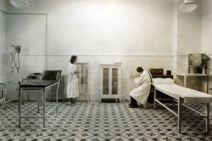 Enfermera en hospital de Hulleras de Sabero. DL