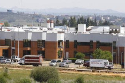 Las obras del matadero de León ya afectan a su área exterior, con la mejora de cercas y accesos.