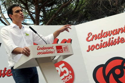 Pedro Sánchez durante su intervención en la Fiesta de la Rosa.