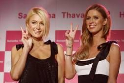 La rica heredera Paris Hilton junto a su hermana Nicky