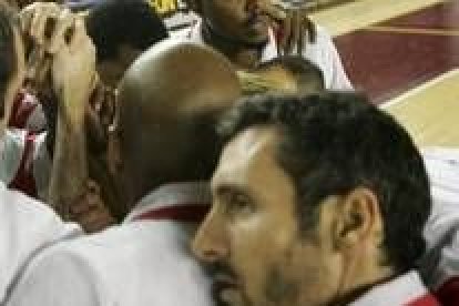 Bulfoni se apoya en sus compañeros durante un partido del Begar