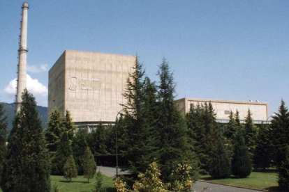 Exterior de la central nuclear de Santa María de Garoña, en el norte de la provincia de Burgos.