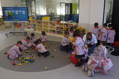 Alumnos de 3 años en un colegio de la capital provincial. FERNANDO OTERO