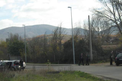 La carretera conecta Bembibre con San Pedro Castañero a través de la localidad de Viloria.
