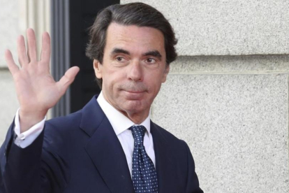 El expresidente del Gobierno José María Aznar, el miércoles, a su llegada al Congreso para acudir a la conmemoración del 40º aniversario de las primeras elecciones de la democracia.