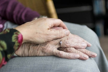 Cuarentena y alzhéimer: cómo cuidar de los enfermos