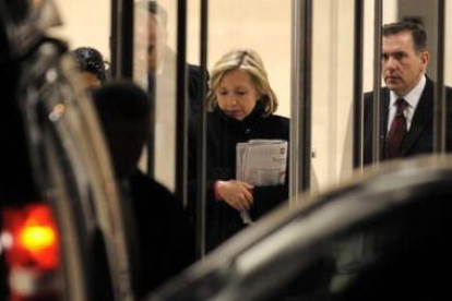Hillary Clinton sale del Hospital Presbiteriano de Manhattan.