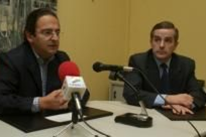 A la izquierda, Luis Aznar, y a la derecha, Emilio Gutiérrez, nuevo director provincial de Educación
