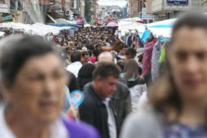 Las Ferias de la Cruz de Mayo volvieron a congregar a miles de personas en Cacabelos.