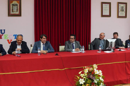Alonso, Canuria, Suárez-Quiñones, Rodríguez, Lorenzana, Gutiérrez y Aldonza. MIGUEL