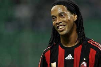 El jugador brasileño del AC Milan de Italia Ronaldinho.