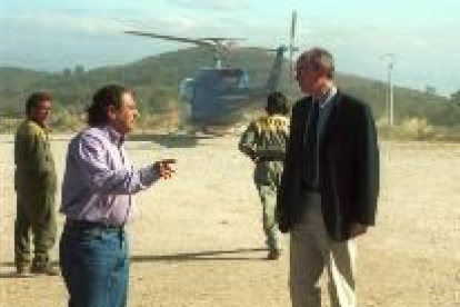 El director de Medio Natural, Mariano Torre, durante su visita a Las Médulas en el verano del 2000