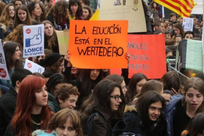 Manifestación de estudiantes de Bachillerato contra la Lomce en Barcelona.