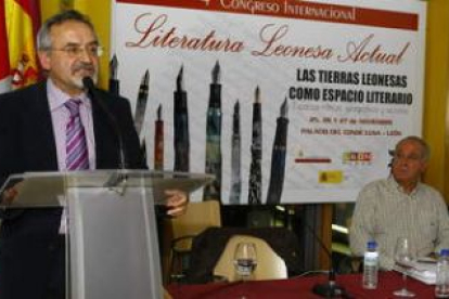 José Enrique Martínez y Alfonso García, ayer, durante la conferencia.