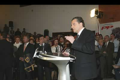 Más tarde tomó la palabra el ex alcalde de León y cabeza de lista al Senado, Mario Amilivia.