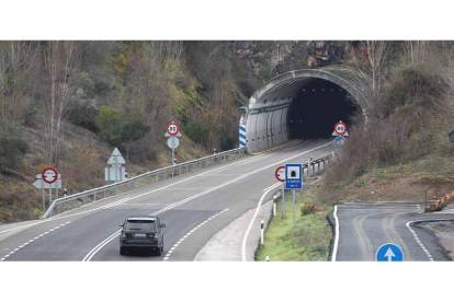El túnel de La Barosa, en la carretera N-120, enlace actual entre Ponferrada y Orense.