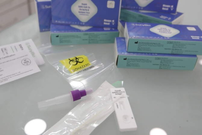 Test de gripe y covid, cuyas ventas se han disparado este mes. DL