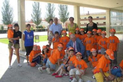 El responsable de Familia, Guillermo Martín, visitó a los niños del Crecemos en Verano.