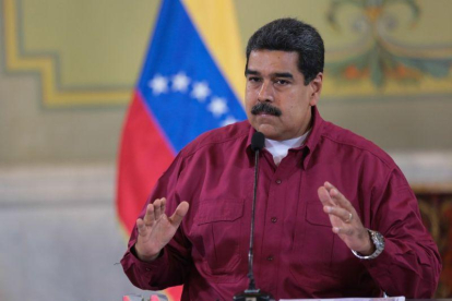 Maduro ha contestado que no aceptará chantajes y que jurará un nuevo mandato junto a los militares.