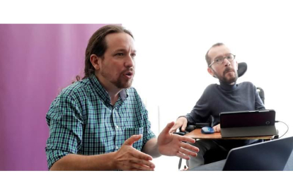 Pablo Iglesias y Pablo Echenique, durante el Consejo Ciudadano de Podemos. CHEMA MOYA
